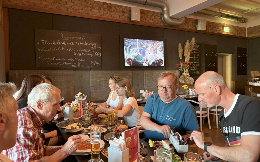 Leckeres Essen, kühles Bier und ein Spiel mit Luft nach oben